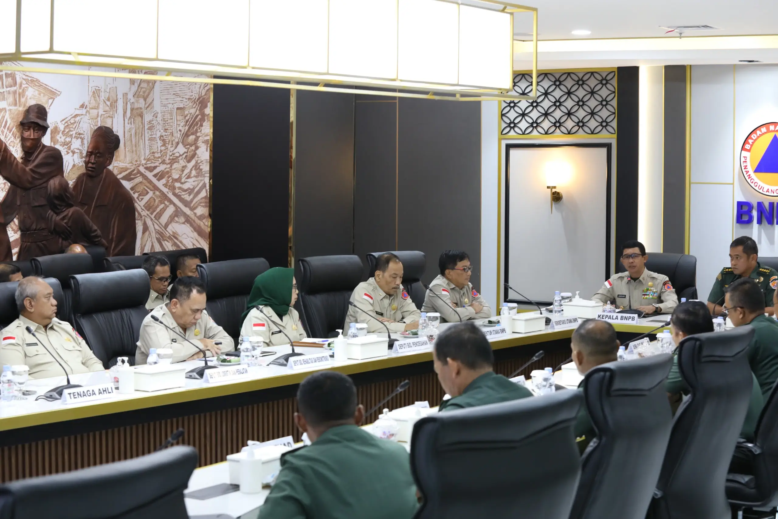 Badan Nasional Penanggulangan Bencana (BNPB) dan Tentara Nasional Indonesia Angkatan Darat (TNI AD) menandatangani perjanjian kerja sama sinergitas penanggulangan bencana pada Senin (19/2).